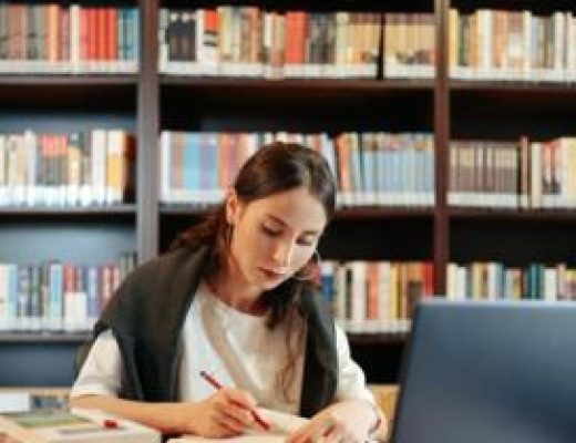 La B.C. Open Collection : des ressources éducatives libres pour réduire le coût des études